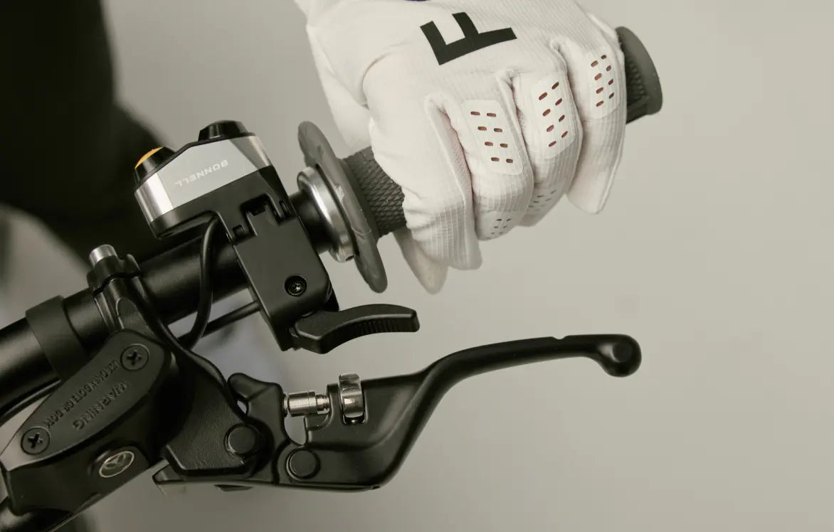 Electronic finger lever